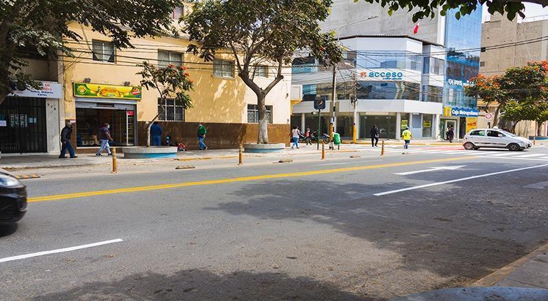 VENTA DE OFICINA 2° PISO EN AV. BALTA - CENTRO DE CHICLAYO